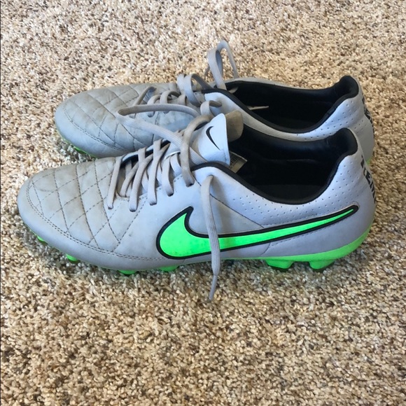 Nike soccer cleats - Picture 2 of 4